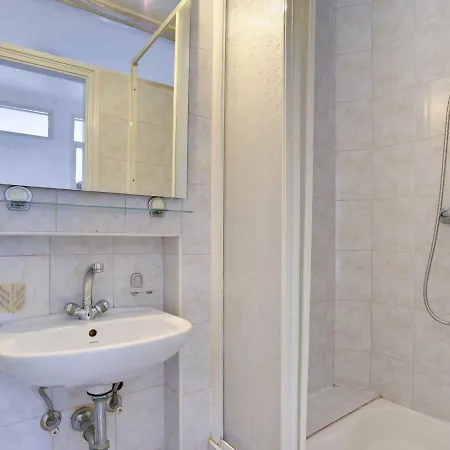 House Cuki شقة *